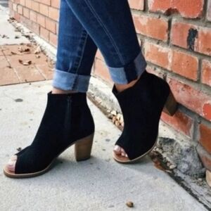 Like New, Tom's Majorca Black Basket Weave, Peep Hole Booties.